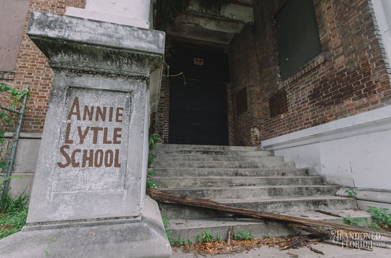 Public School Number Four | Photo © 2014 Bullet, www.abandonedfl.com