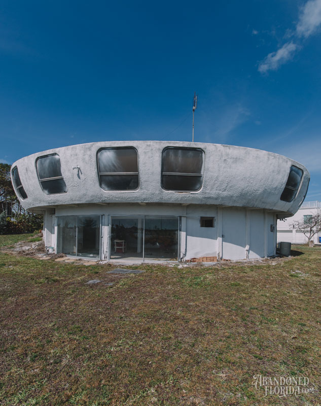 Islamorada UFO House | Photo © 2016 Bullet, www.abandonedfl.com