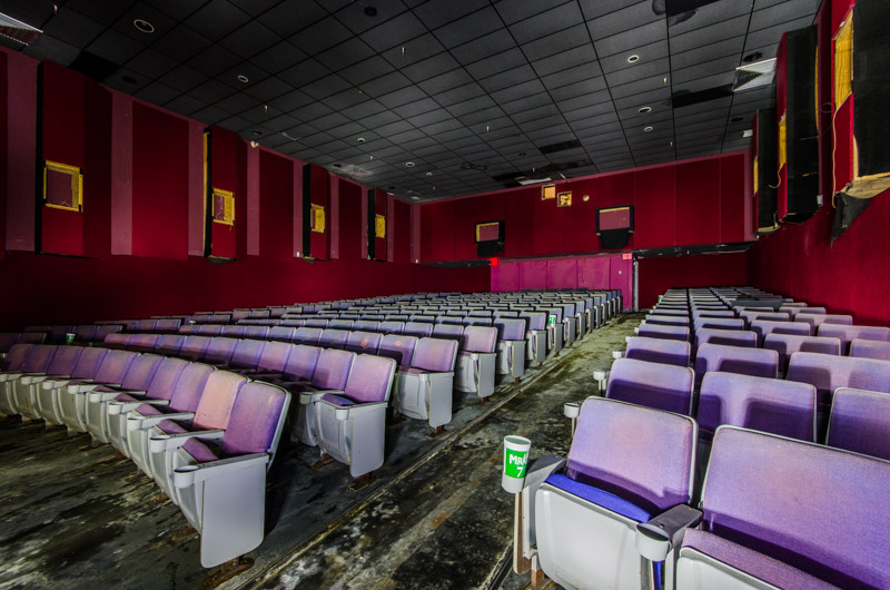 Sunrise Cinemas Intracoastal 8 | Photo © 2014 Bullet, www.abandonedfl.com